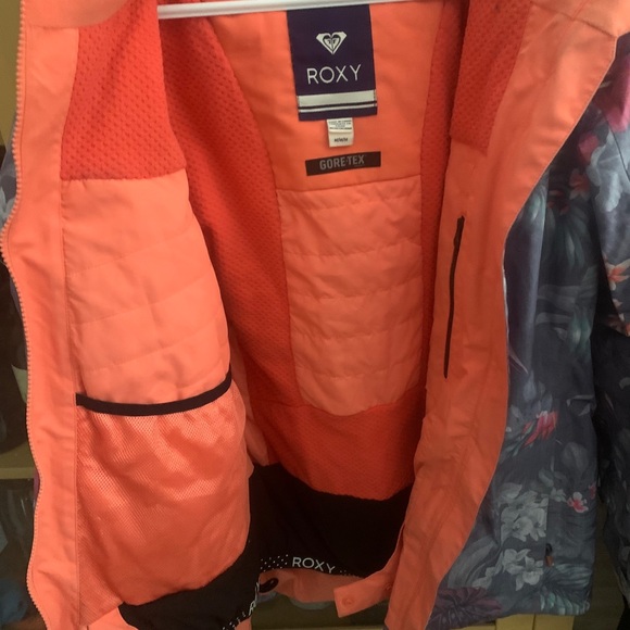 Roxy Essence 2L GORETEX snowboard jacket - Picture 5 of 6